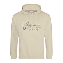 Laden Sie das Bild in den Galerie-Viewer, &quot;Follow your heart&quot; Hoodie sand - Biniebo
